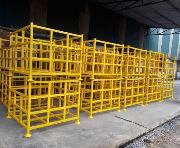 Pallet sắt xếp chồng