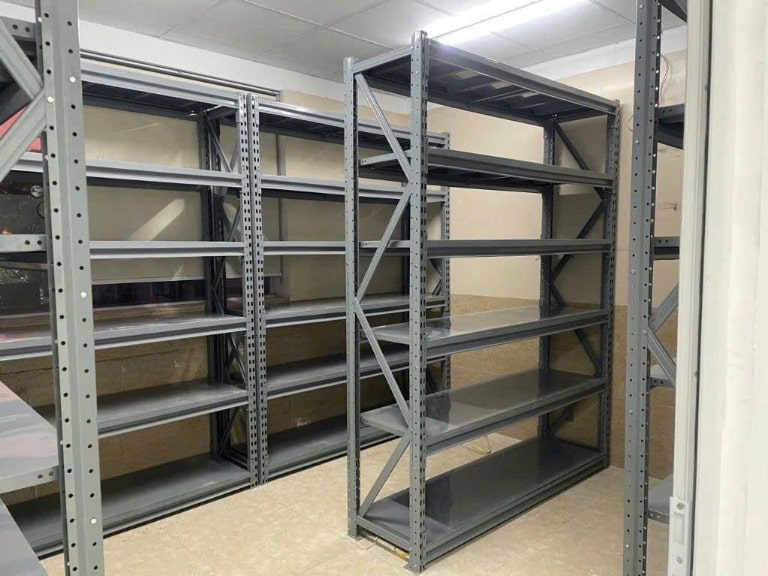 kệ sắt v lỗ 3 tầng​