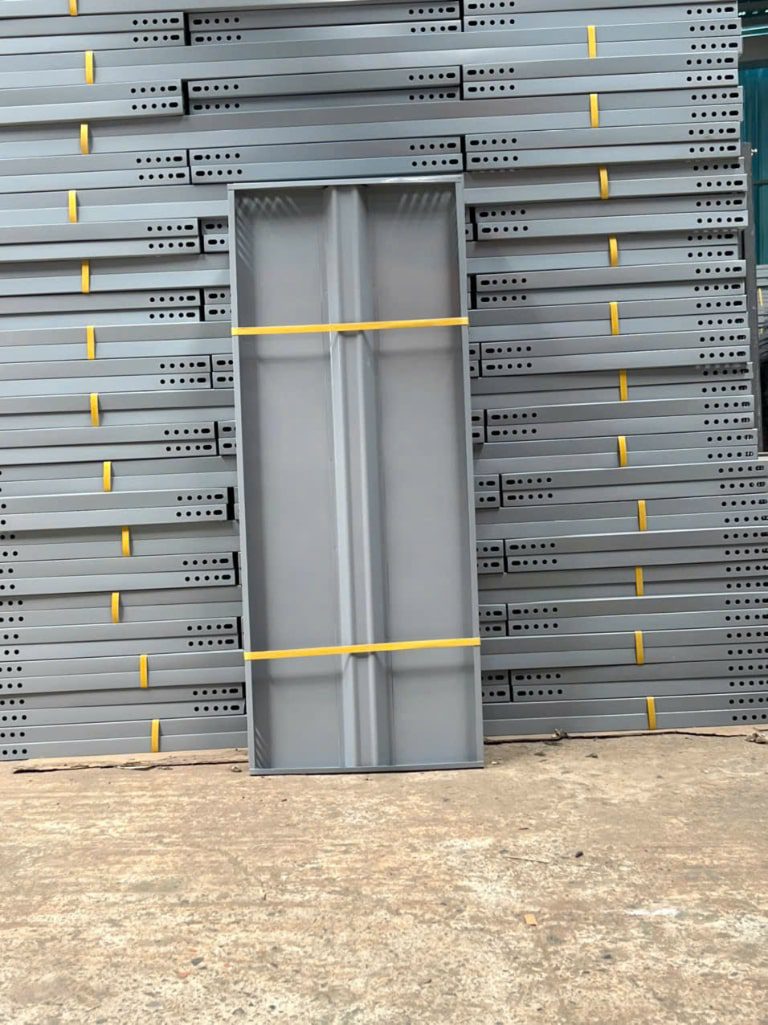 mâm kệ sắt v lỗ