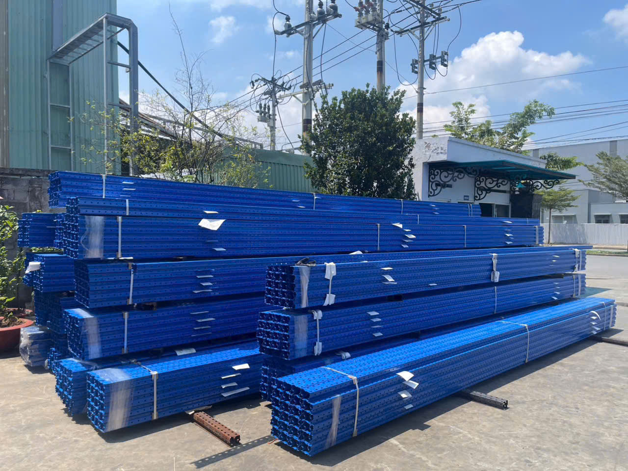 Giá kệ Minh Quân - Đơn vị cung cấp kệ hạng nặng uy tín và giá rẻ