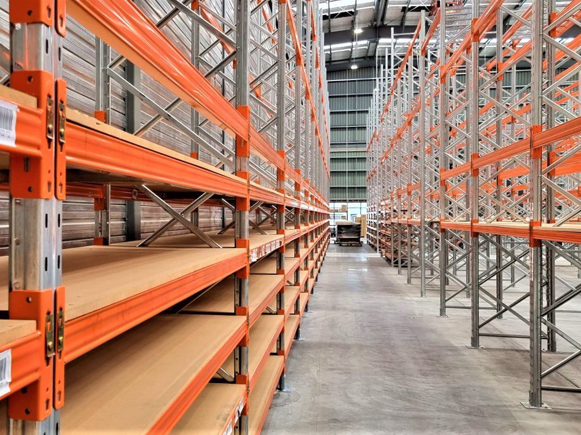Kệ kho hàng tải nặng là gì? Ưu nhược điểm của kệ kho hàng tải nặng