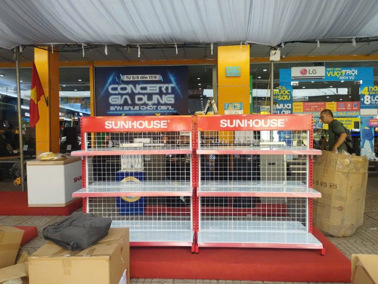 Kệ Quảng Cáo – Giải Pháp Trưng Bày Hiệu Quả Cho Thương Hiệu