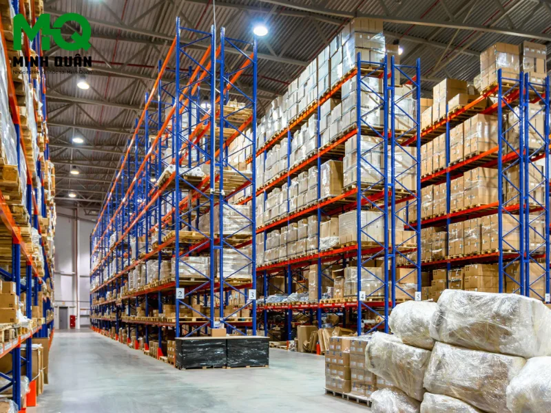 Phân tích chi tiết các hệ giá kệ kho logistics theo bài toán vận hành