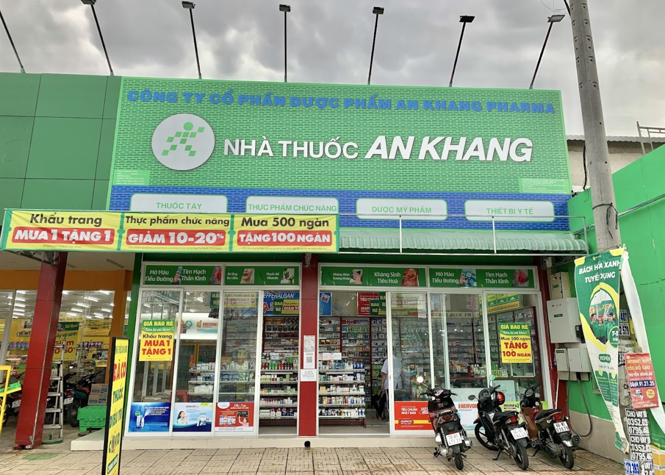 Lắp đặt bàn giao kệ siêu thị cho Nhà thuốc An Khang Đức Huệ Long An