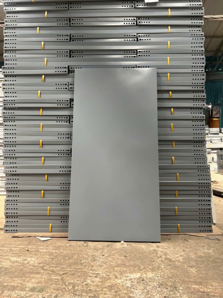 mâm kệ sắt v lỗ