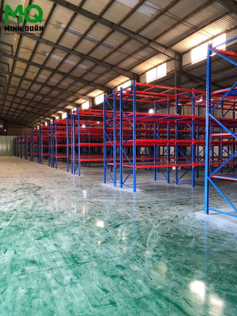 kệ kho chứa pallet selective drive-in