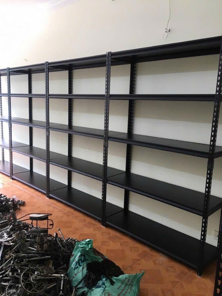 Mâm kệ sắt V lỗ – Phụ kiện quan trọng giúp kệ bền chắc và chịu tải tốt hơn
