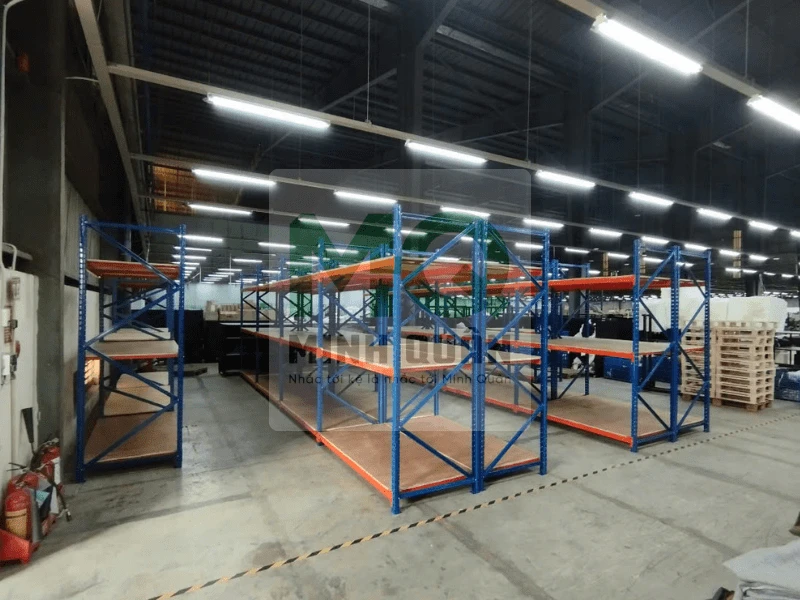 Dùng làm kệ để hàng hóa cho kho vật tư, kho sơn, kho hàng hóa từ nhẹ đến trung bình Dùng làm kệ để hàng hóa cho kho vật tư, kho sơn, kho hàng hóa từ nhẹ đến trung bình