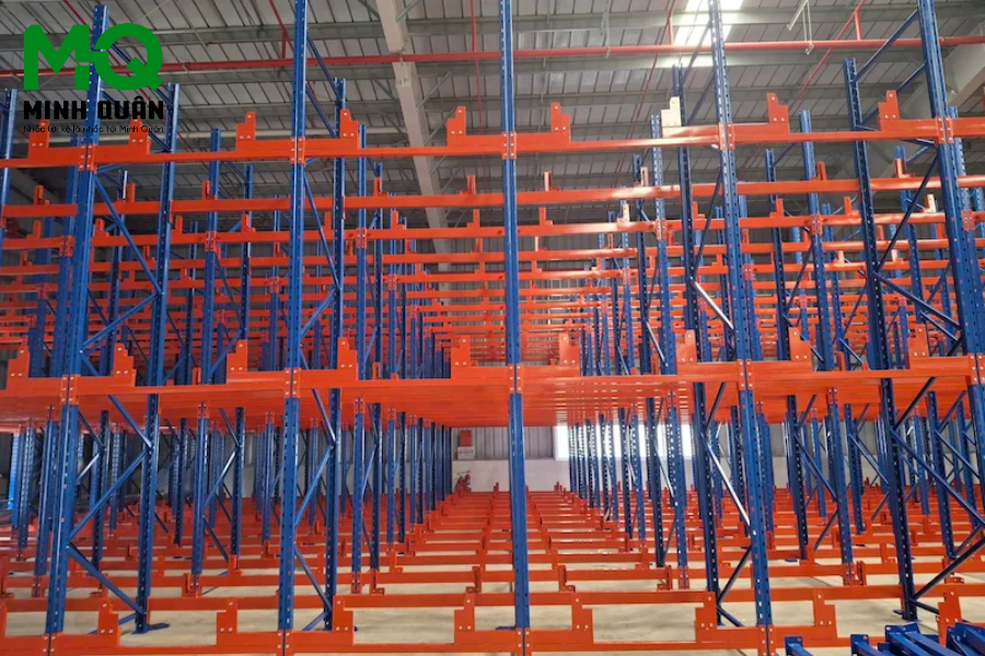 Kệ Trung Tải 700kg: Giải Pháp Lưu Kho Linh Hoạt, Chịu Tải Cao