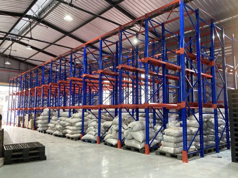 kệ kho chứa pallet selective drive-in