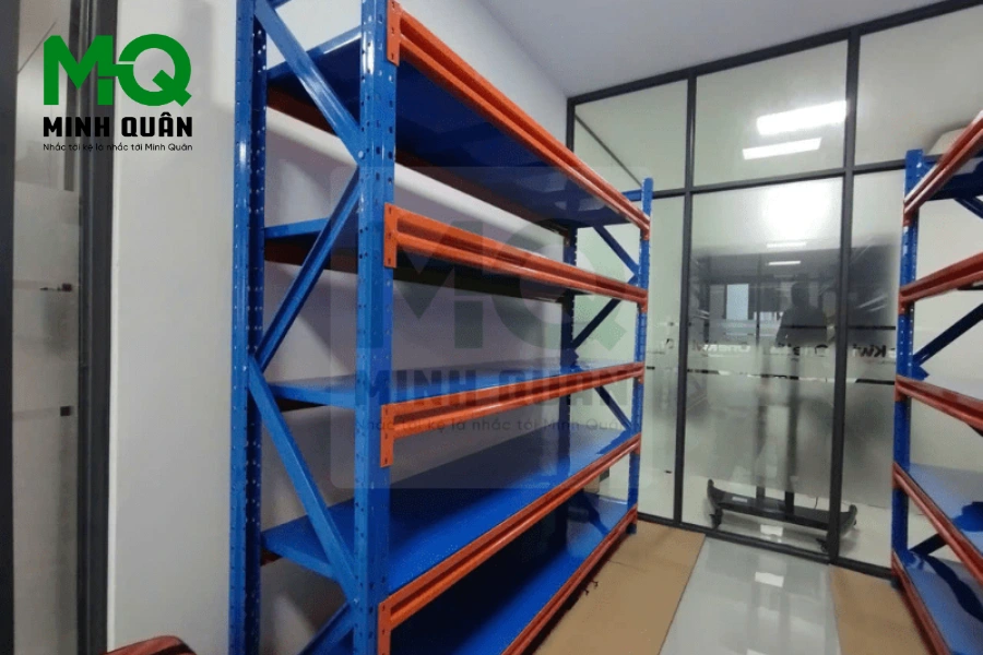 Kệ Trung Tải TPHCM: Kết Cấu Chắc Chắn, Giá Tại Xưởng 